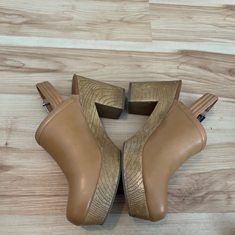 Universal Thread Tan Clogs Size 9 - image 2